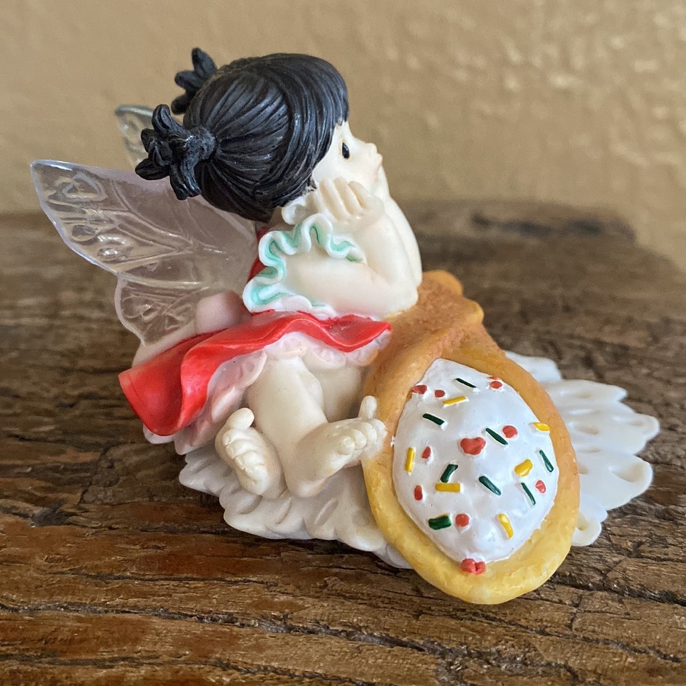 Rare🧚‍♀️My Little Kitchen Fairies🧚‍♀️Cannoli Figurine - Picture 4 of 8
